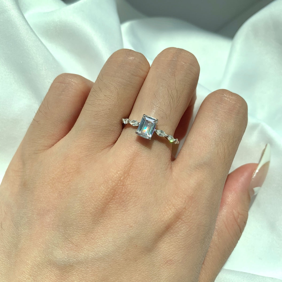 [XXX]1.0 Carat Dainty Resplendent Radiant Cut Daily Ring