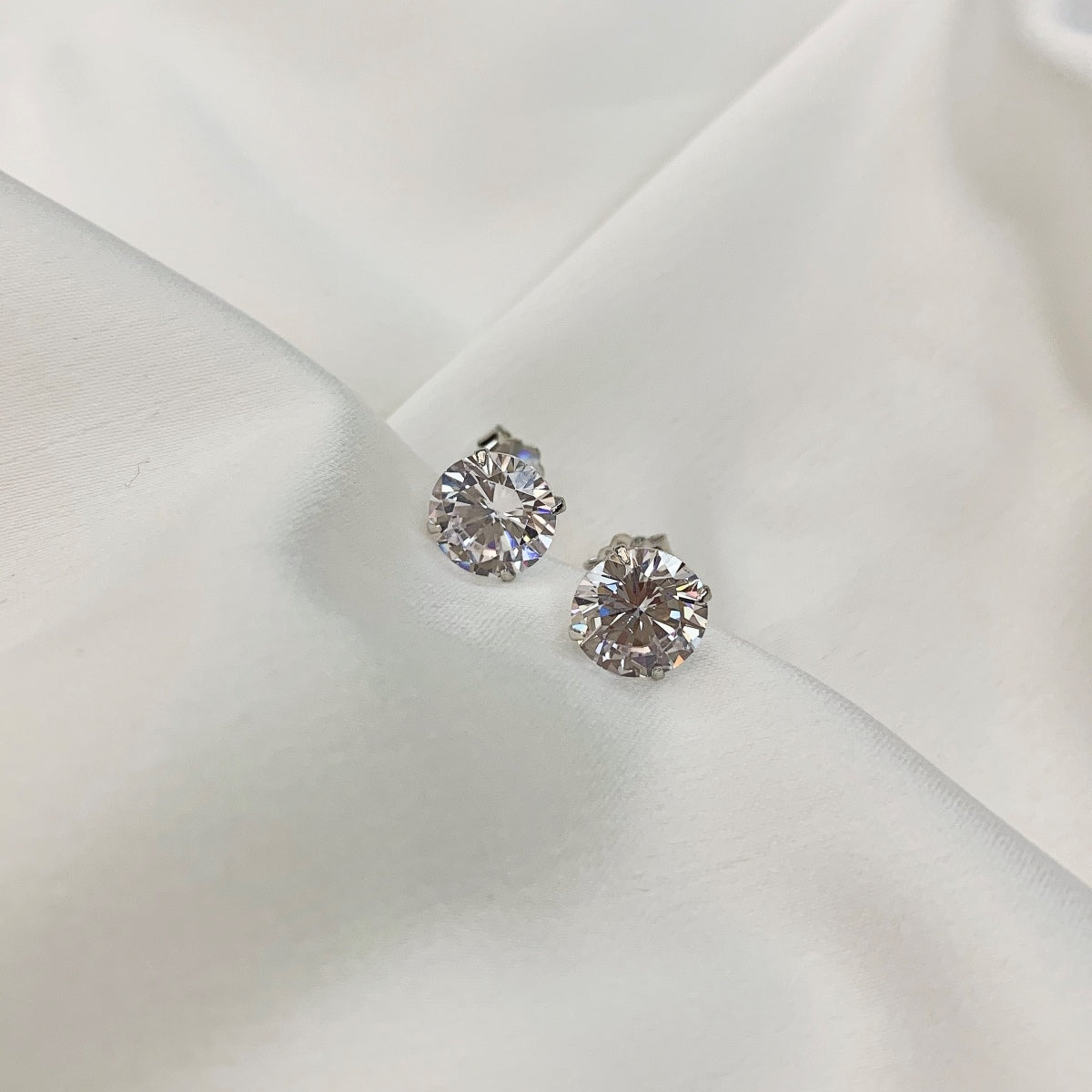 [XXX]Stylish Shiny Round Center Stone Stud Earrings