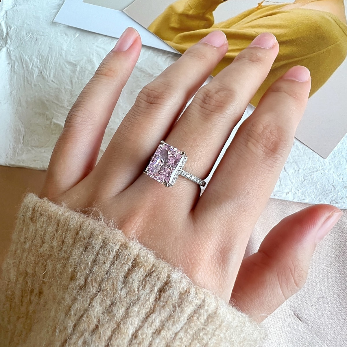 [XXX]4.0 Carat Luxurious Engagement Ring