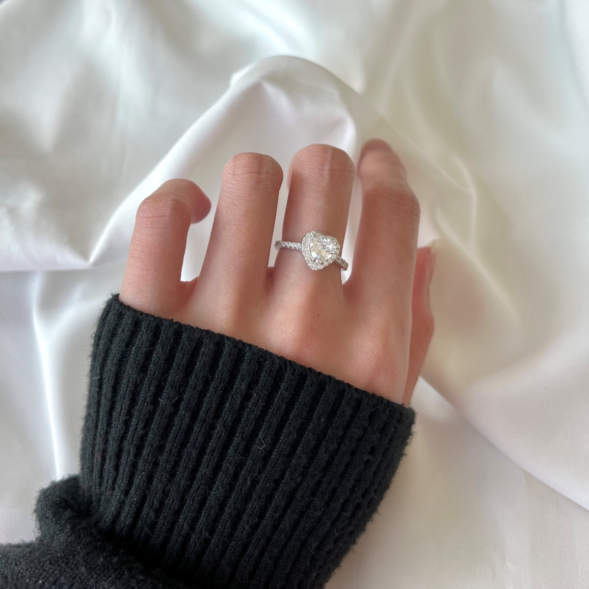 [XXX]Eternity Splashy Romantic Heart Shape Lover Ring