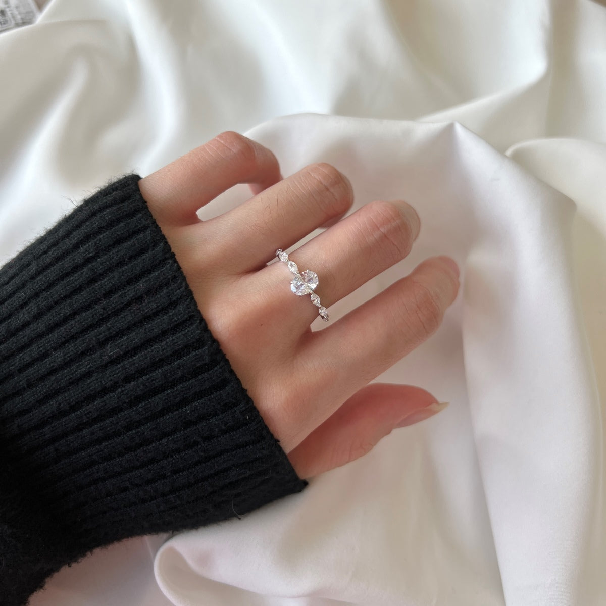 [XXX]0.75 Carat Luxurious Vibrant Elongated Cushion Cut Daily Ring