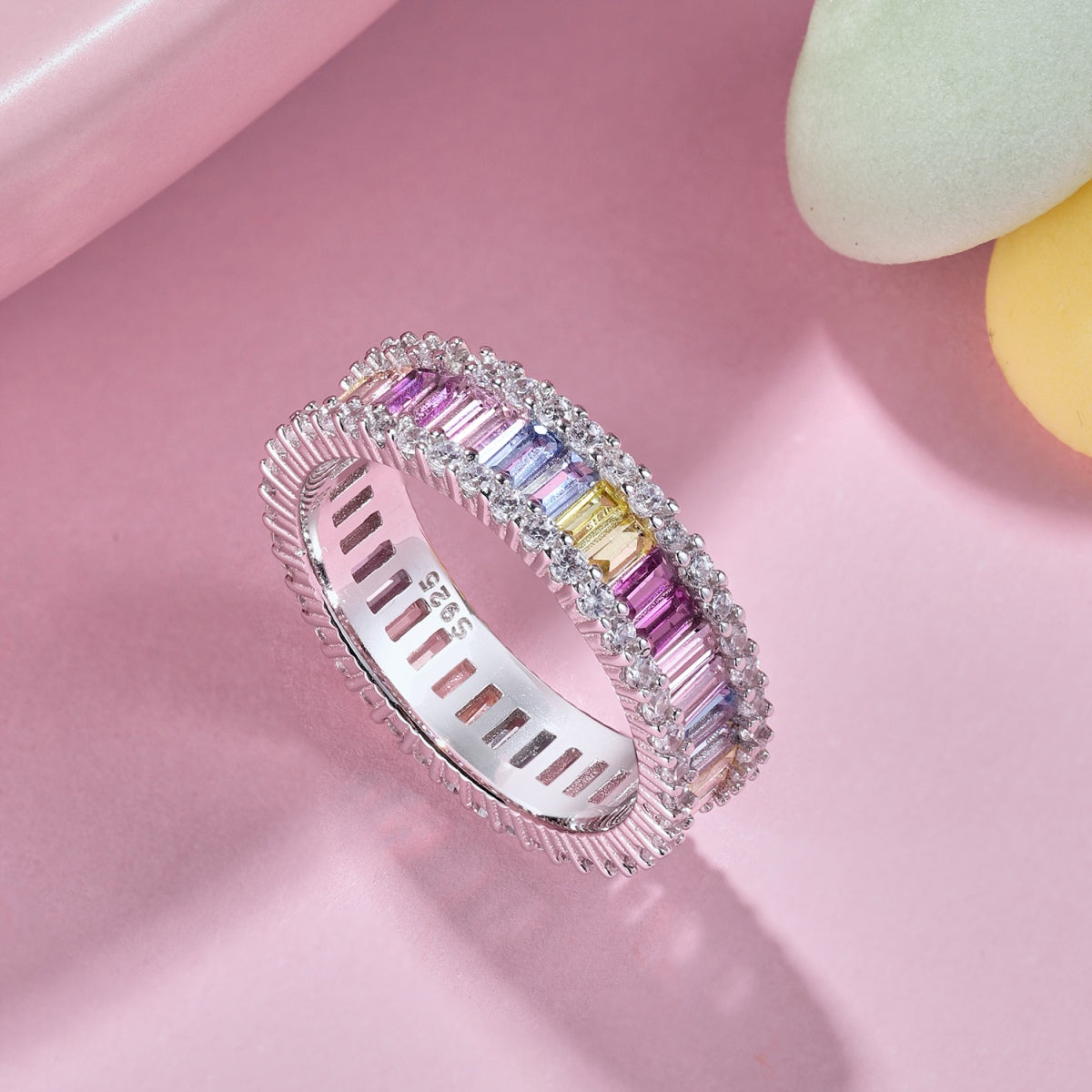 [XXX]Dainty Kaleidoscopic Emerald Cut Daily Ring