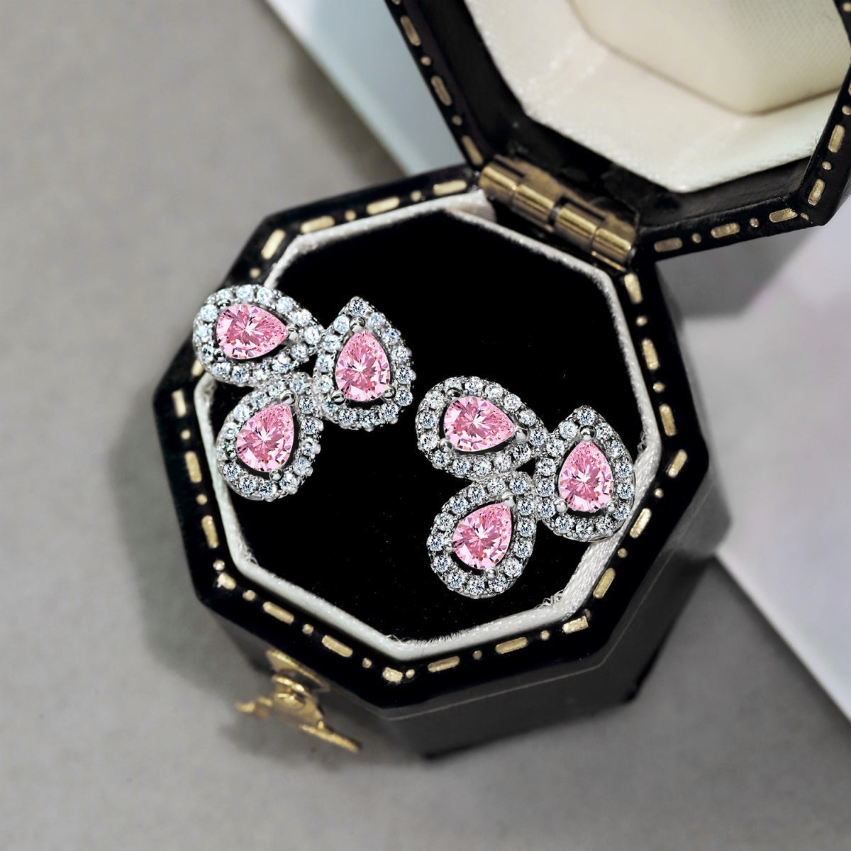 [XXX]Ornate Flower Shape Pear Cut Lover Earrings