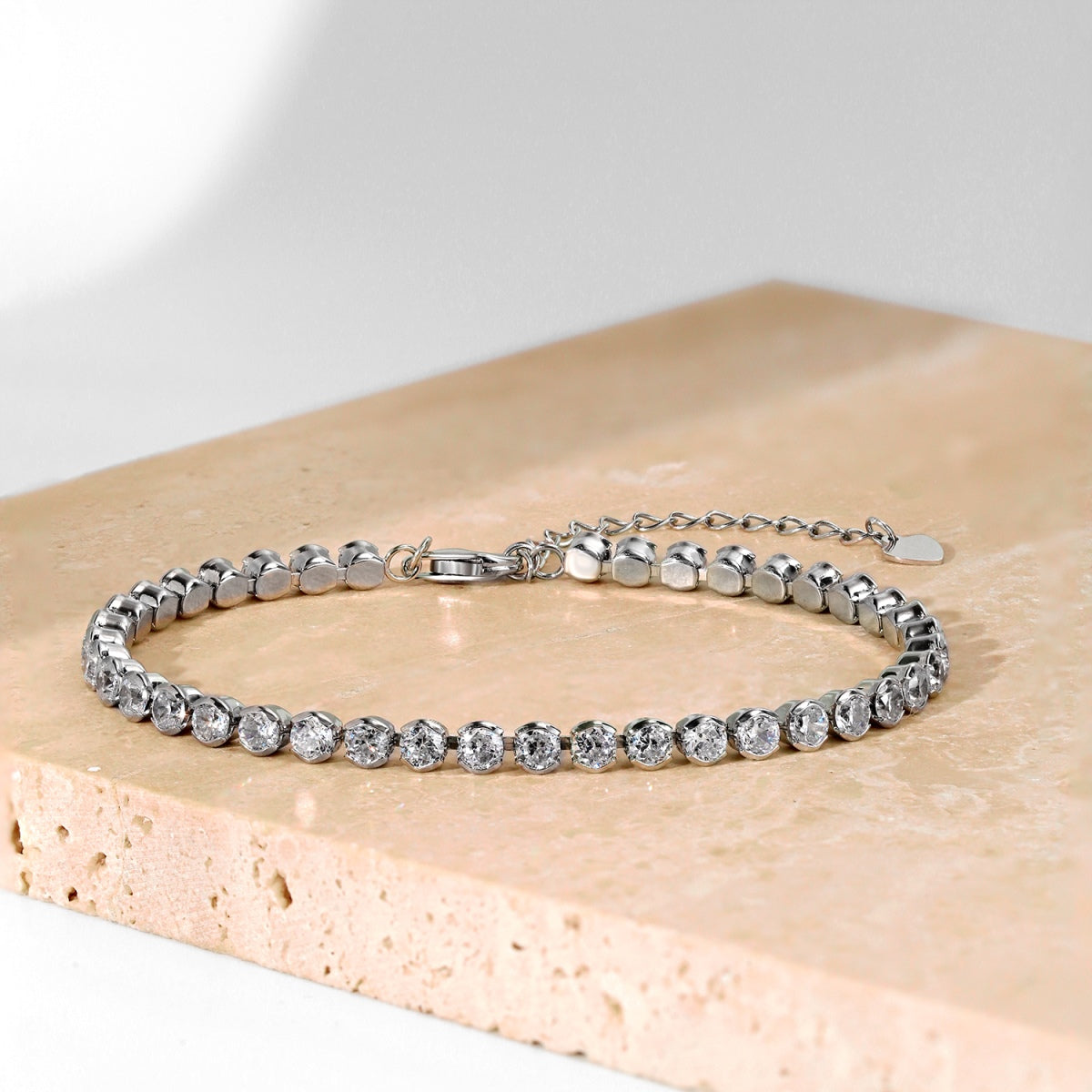 [XXX]Ornate  Sparkling Round Cut Daily Bracelet