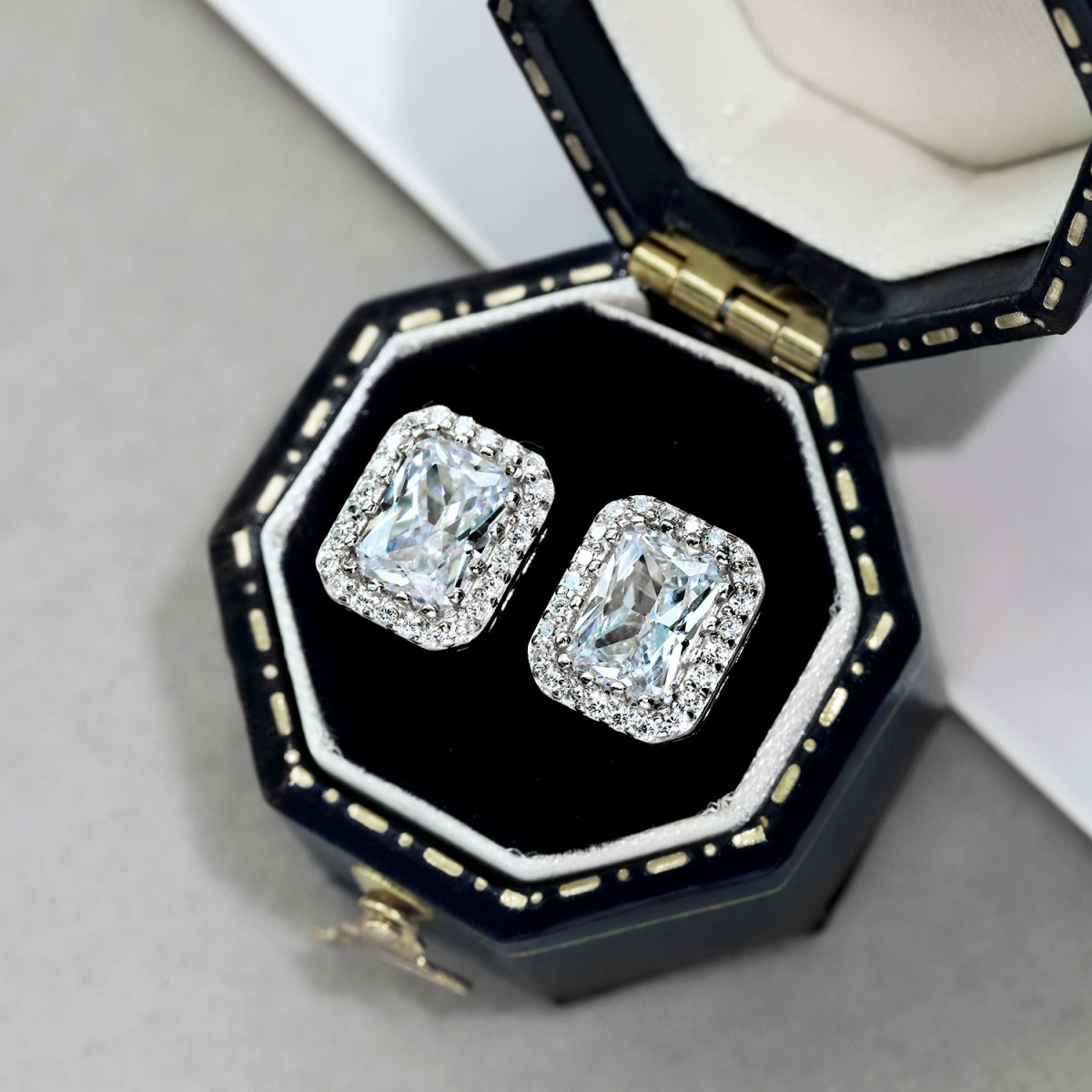 [XXX]1.0 Carat Luxurious Dainty Emerald Cut Daily Earrings