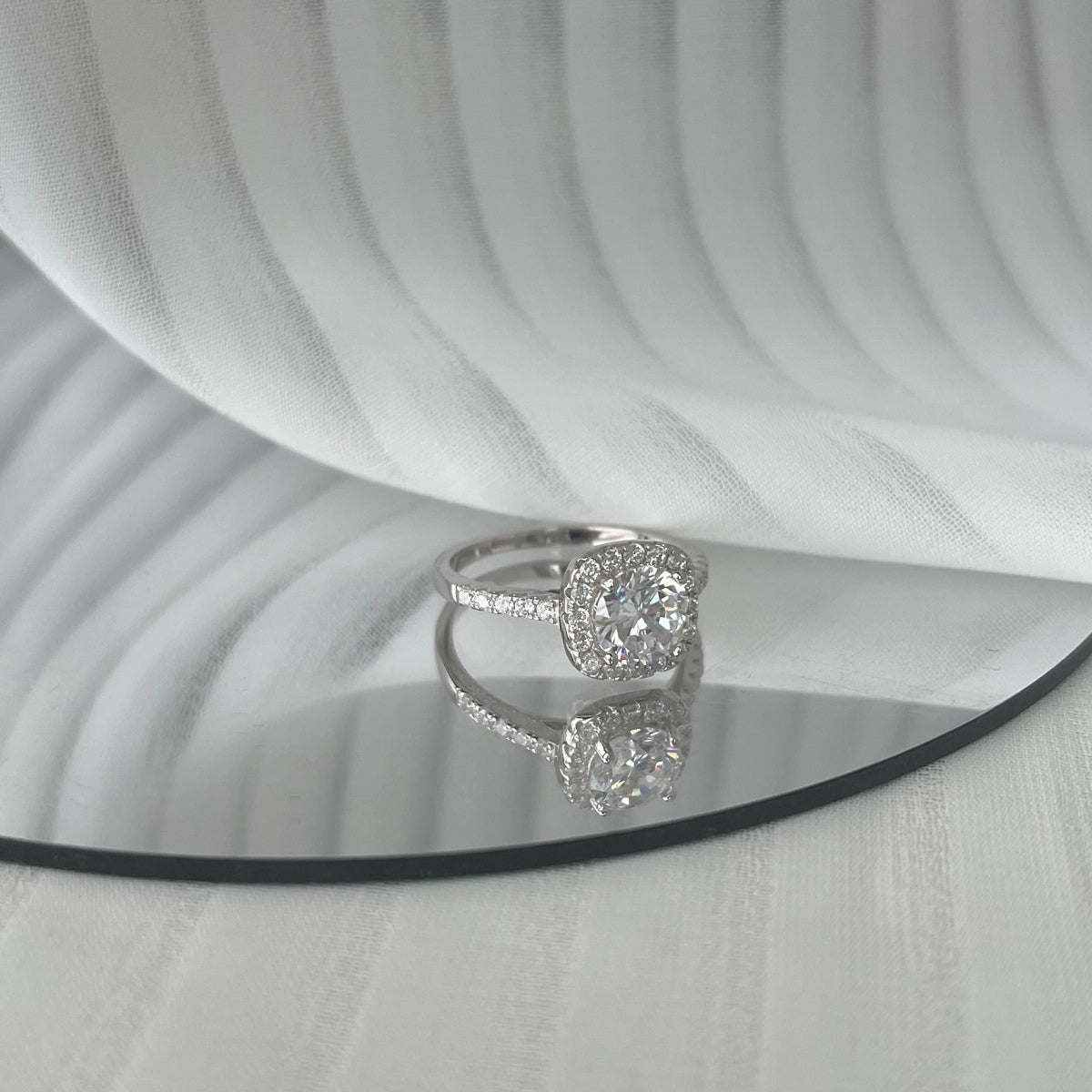 [XXX]Dazzling Resplendent Round Cut Wedding Ring