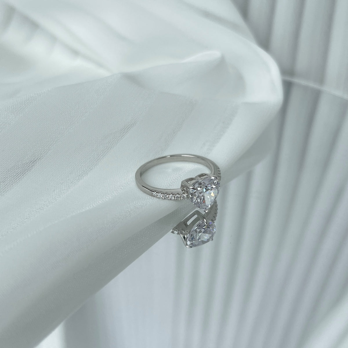 [XXX]2.0 Carat Dazzling Lustrous Heart Cut Lover Ring