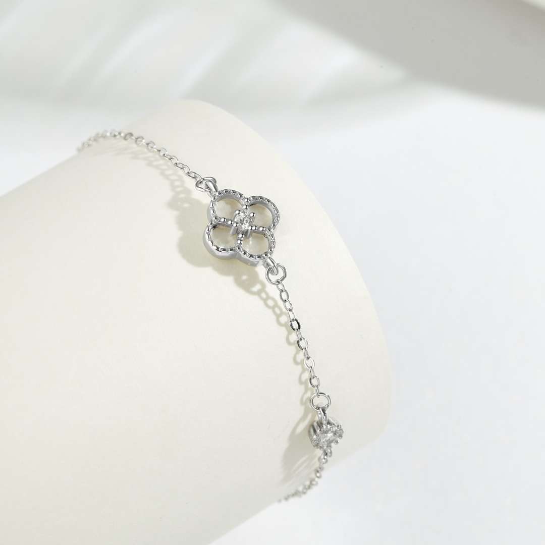 [XXX]Delicate Four Leaf Clover Bracelet