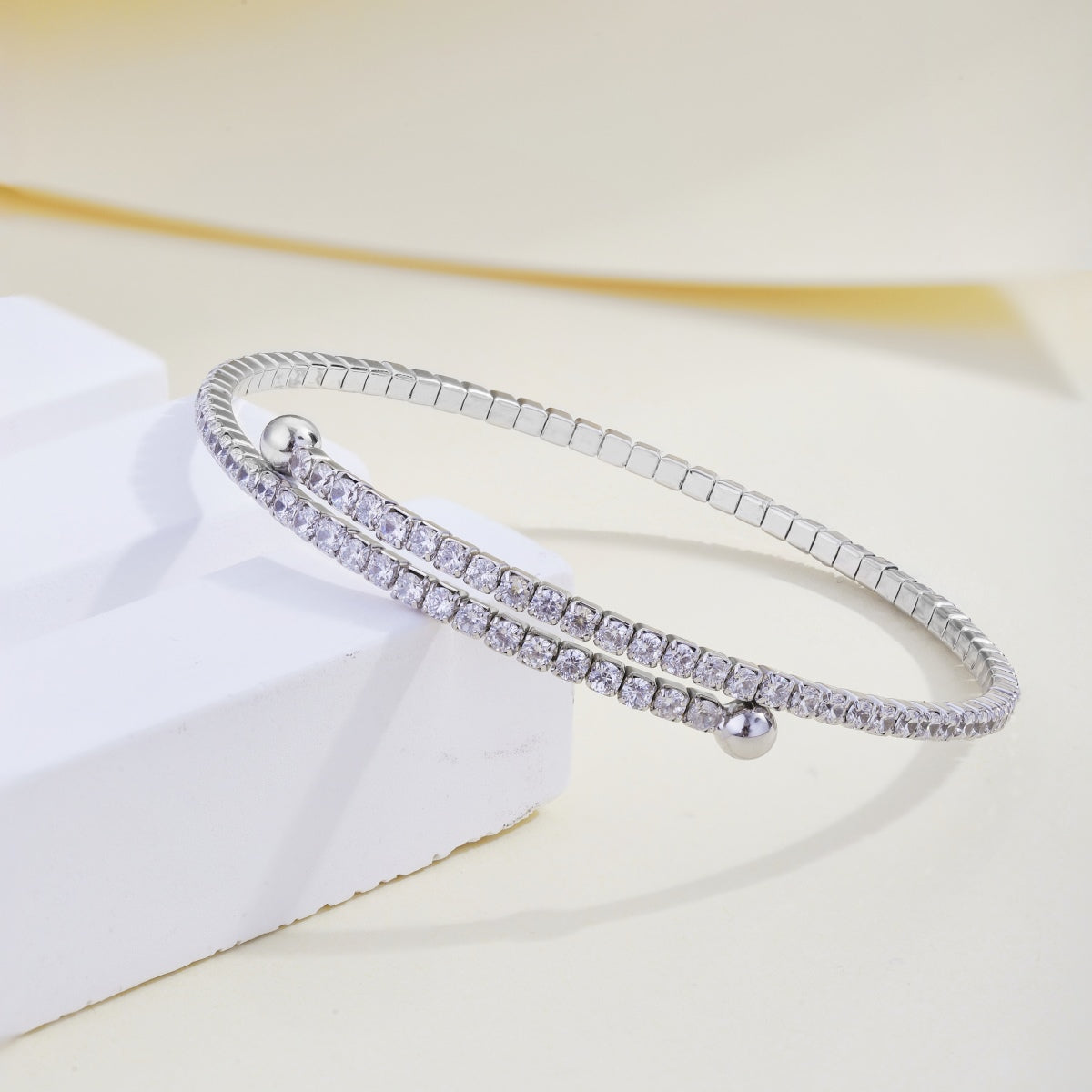 [XXX]Row of Diamonds Round Fashion Bracelet