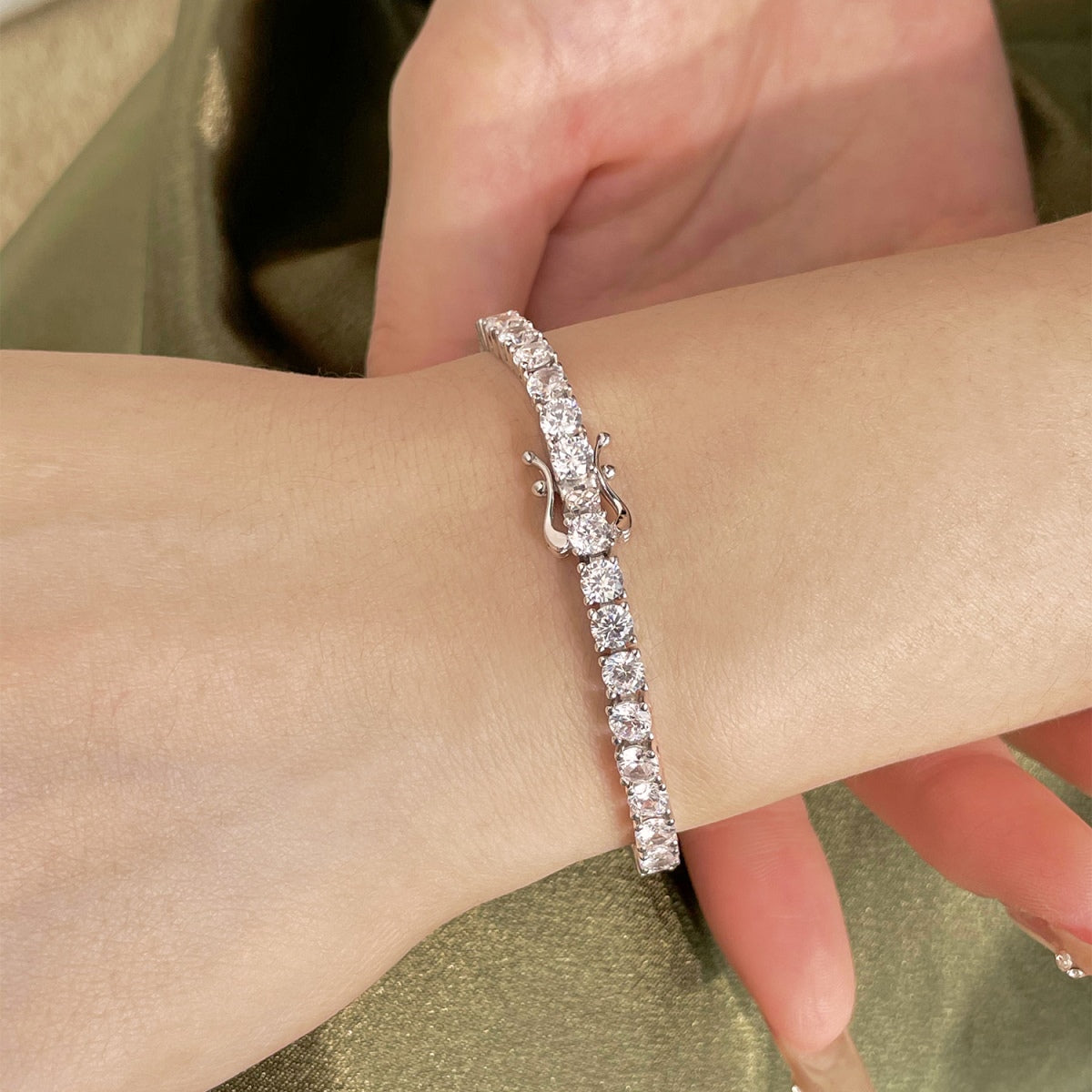 [XXX]Luxurious Ornate Round Cut Tennis Bracelet