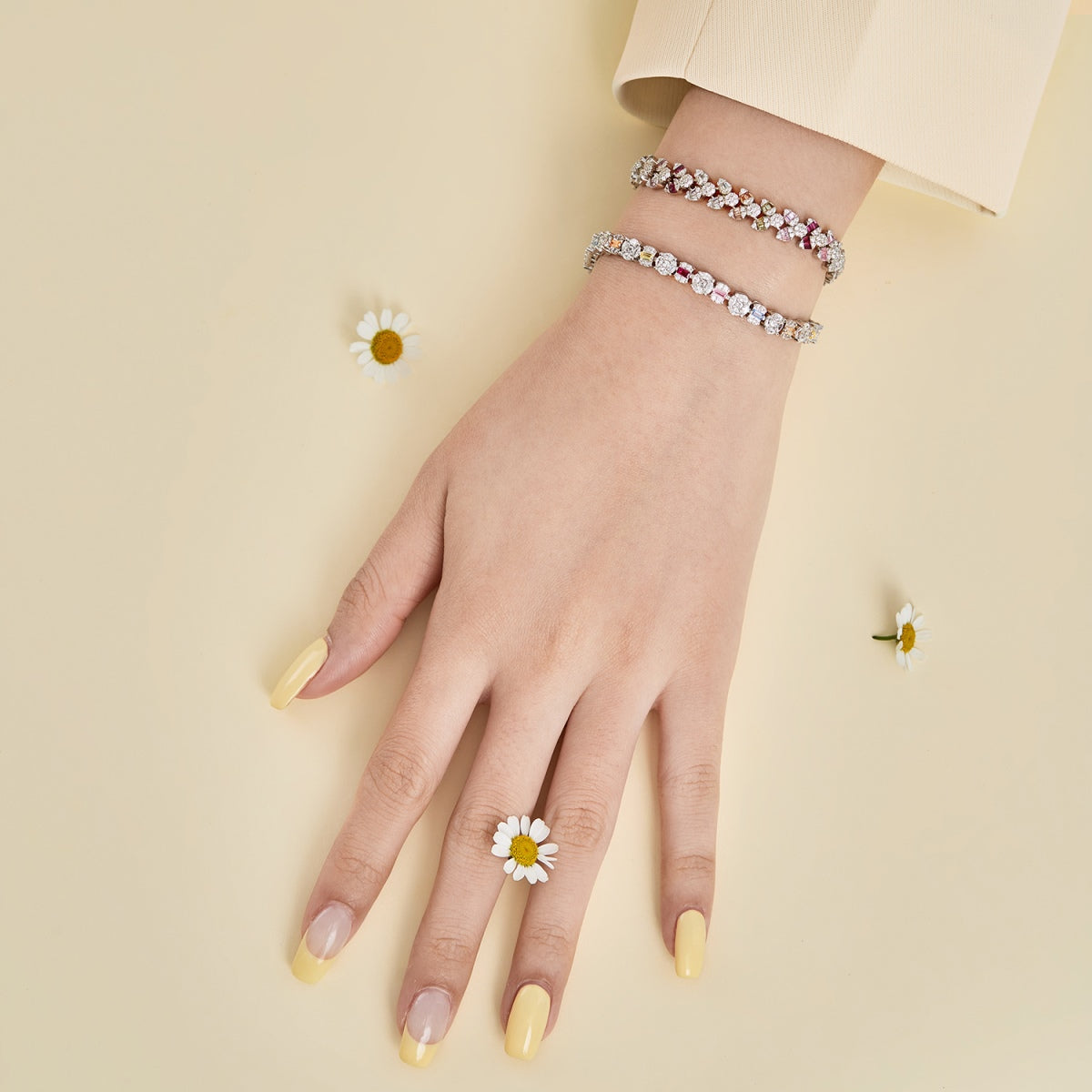 [XXX]Dainty Exquisite Flower Shape Daily Bracelet