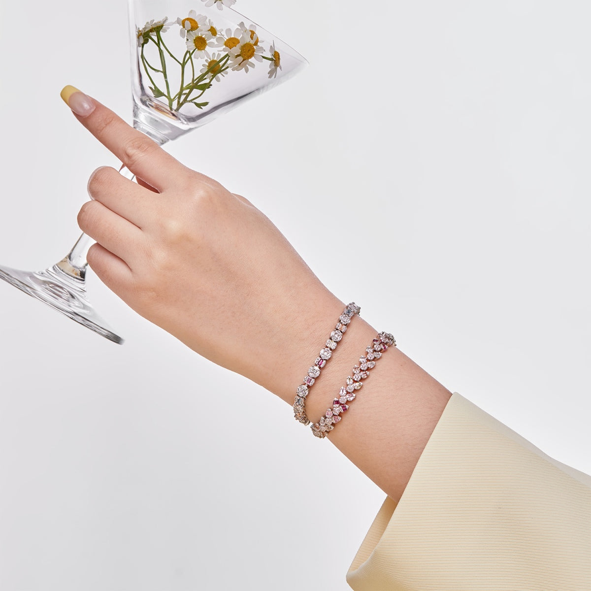 [XXX]Dainty Exquisite Flower Shape Daily Bracelet