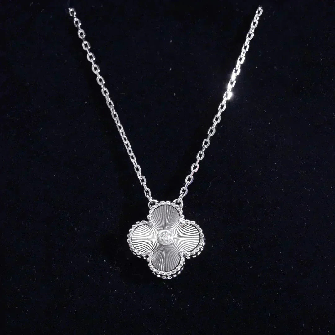 CLOVER  15MM DIAMOND LASER NECKLACE SILVER