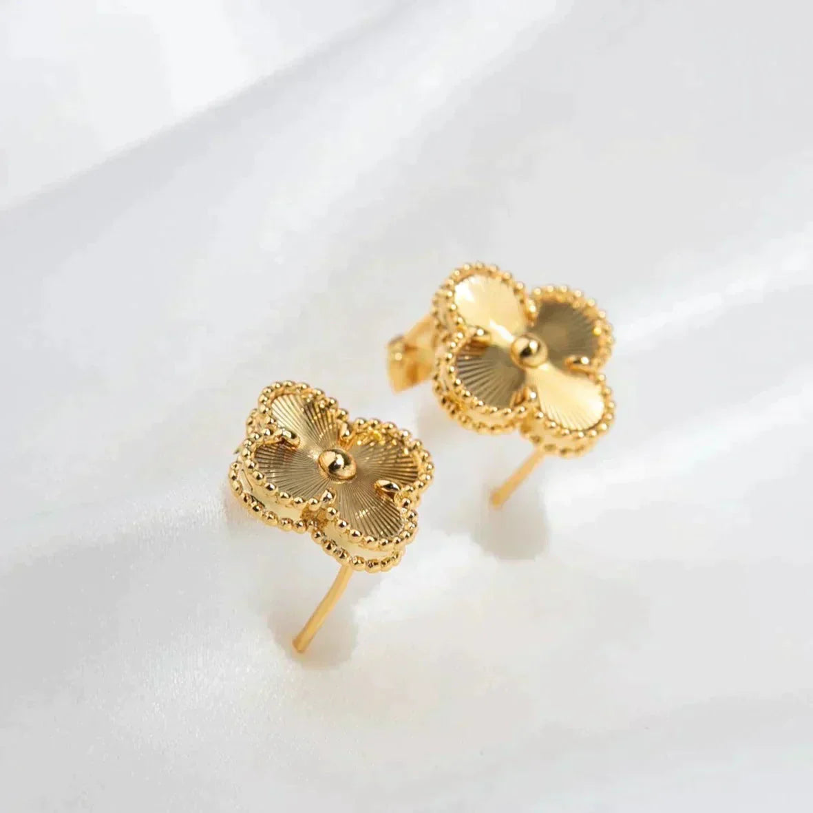 CLOVER MEDIUM 1 MOTIFS LASER EARRINGS