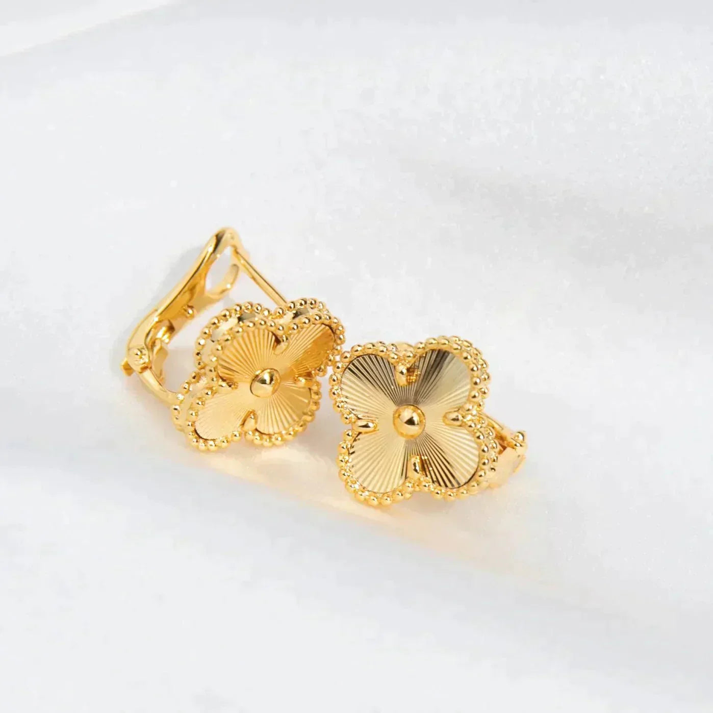 CLOVER MEDIUM 1 MOTIFS LASER EARRINGS