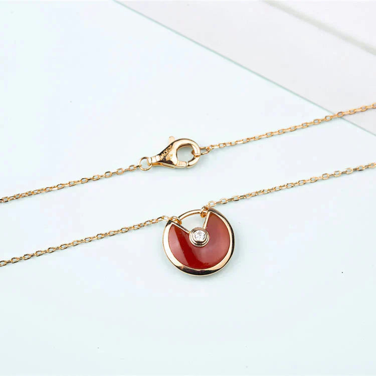 AMULETTE GOLD CARNELIAN ONYX NECKLACE