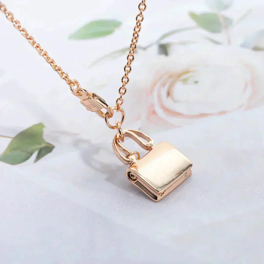 AMULETTE PEDANT ROSE GOLD NECKLACE