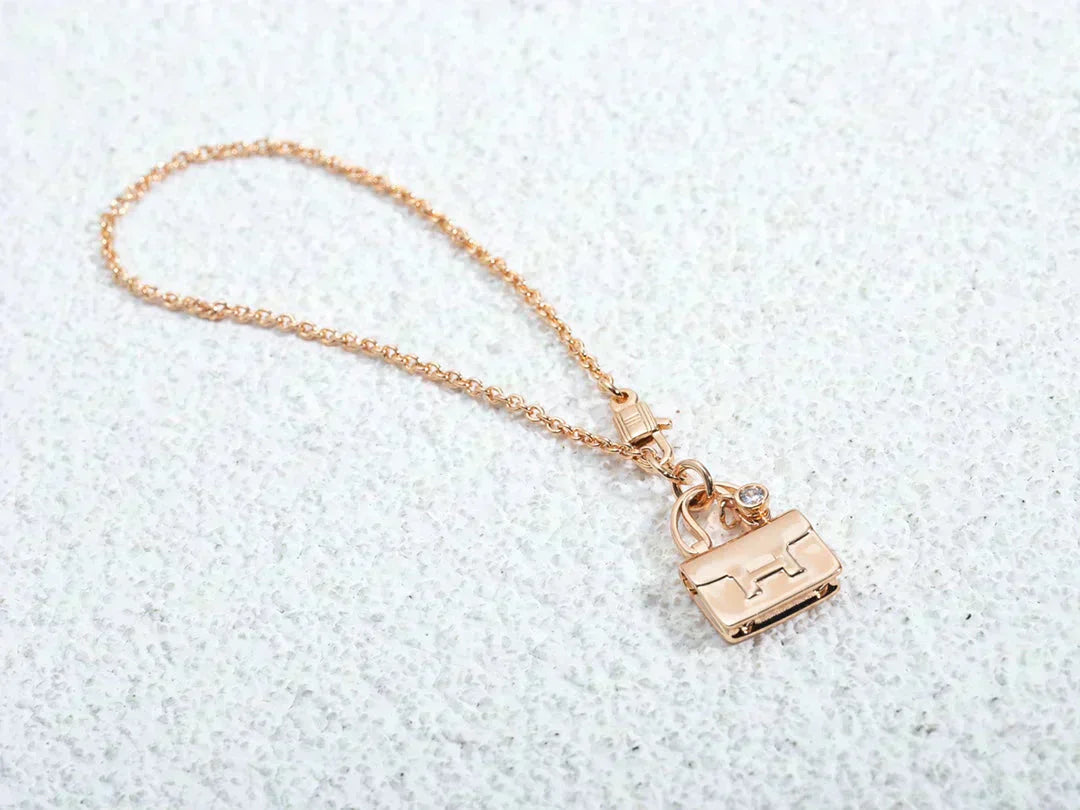 AMULETTE PEDANT ROSE GOLD NECKLACE