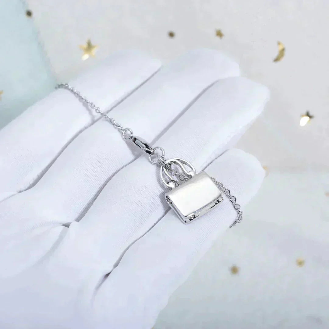 AMULETTE PEDANT SILVER NECKLACE