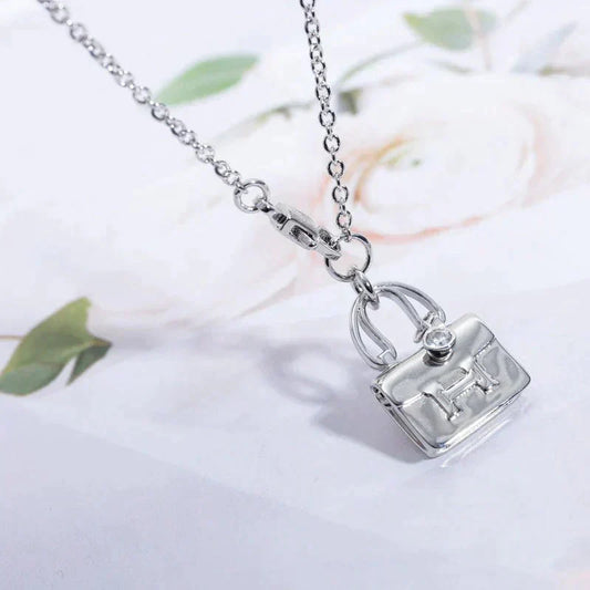 AMULETTE PEDANT SILVER NECKLACE