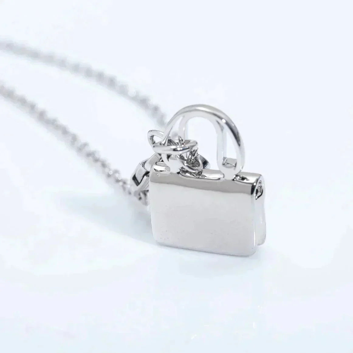 AMULETTE PEDANT SILVER NECKLACE