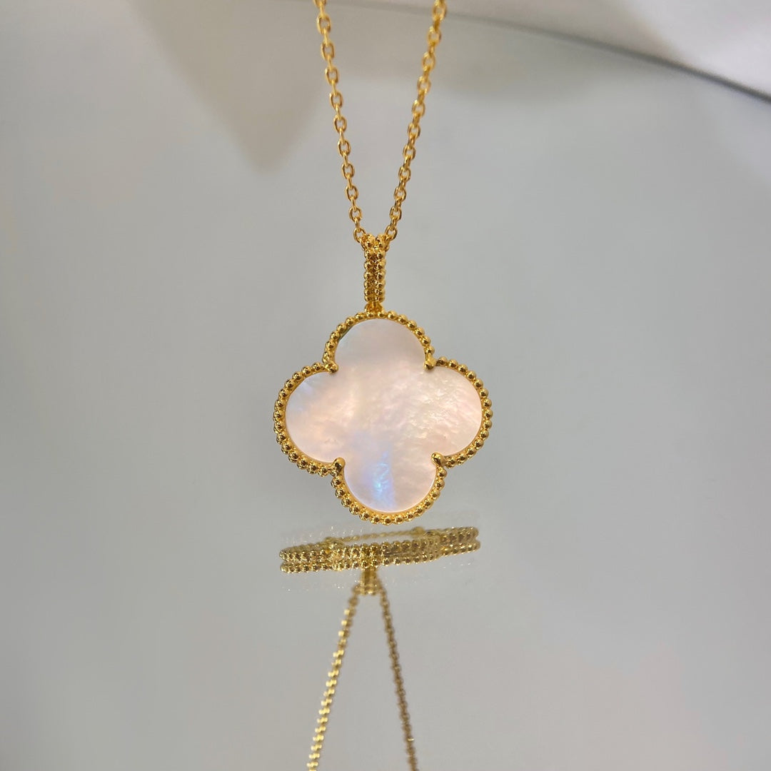 CLOVER 25MM MOP LARGE PENDANT NECKLACE