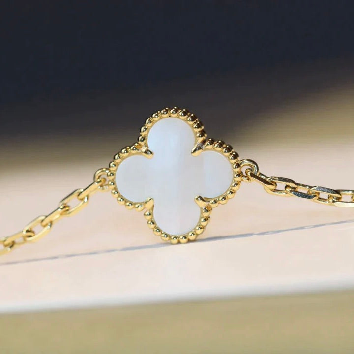 CLOVER 20 MOTIFS WHITE MOP NECKLACE