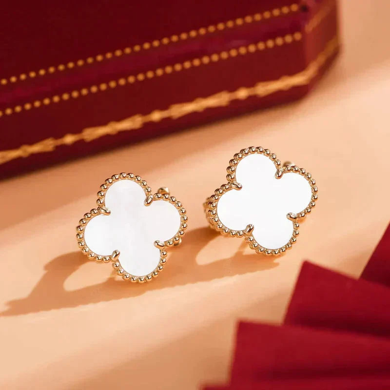 CLOVER MEDIUM 1 MOTIFS  WHITE MOP STUD EARRINGS