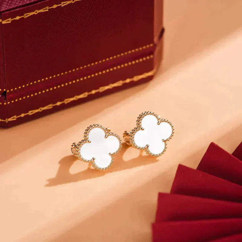 CLOVER MEDIUM 1 MOTIFS  WHITE MOP STUD EARRINGS