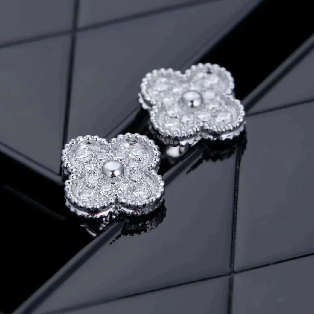 CLOVER 1 MOTIFS DIAMOND STUD EARRINGS SILVER