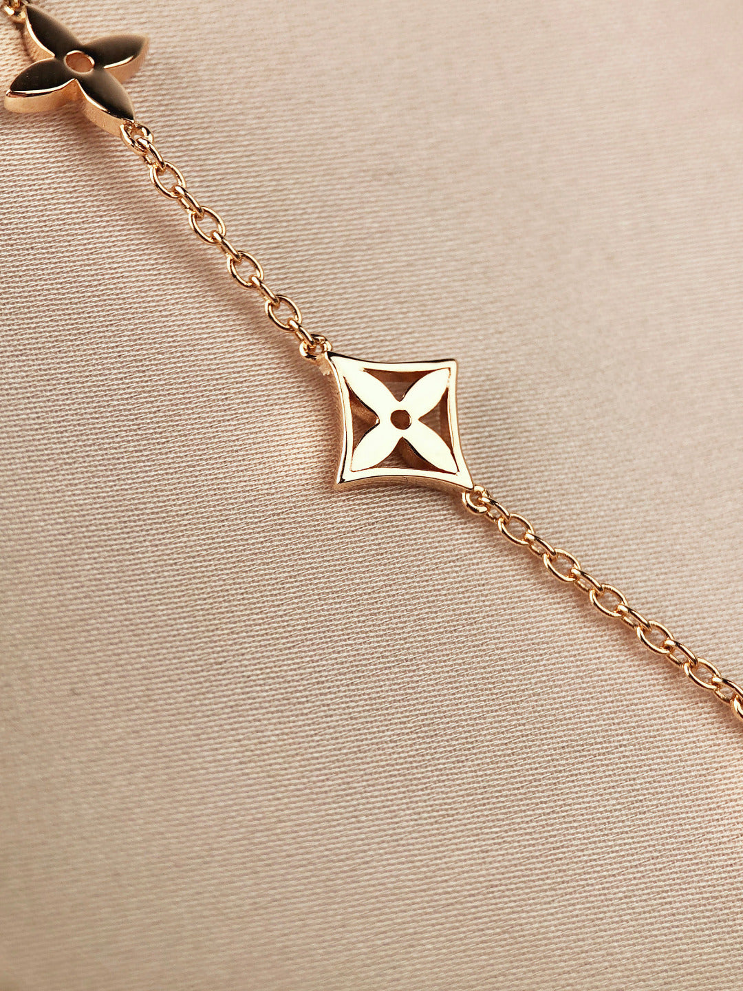 STAR AND SUN 7 MOTIFS GOLD BRACELET