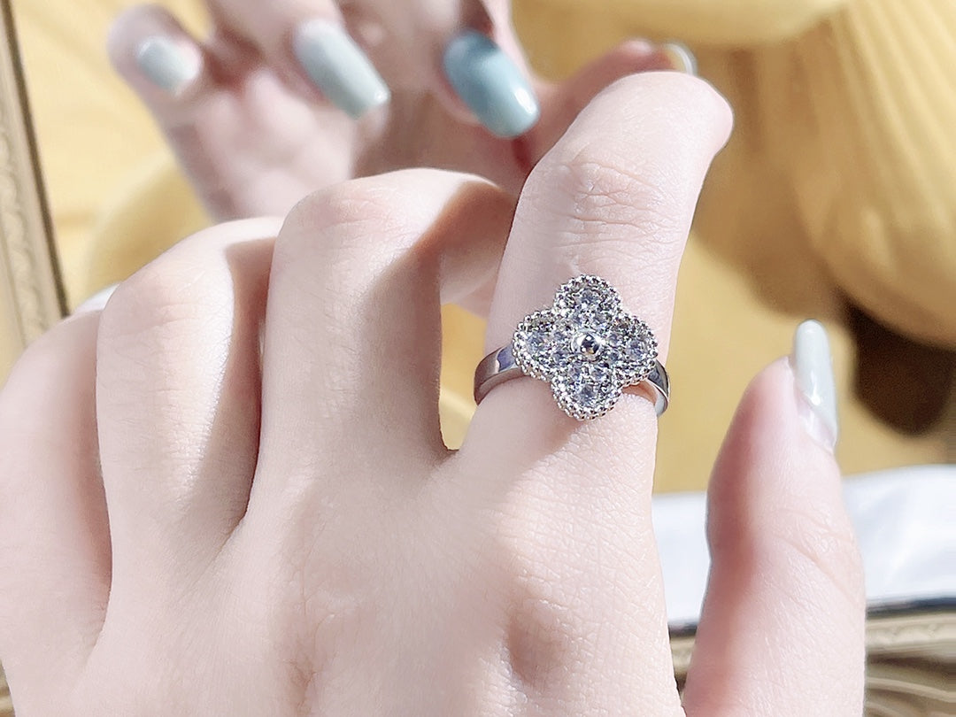 CLOVER DIAMOND RING