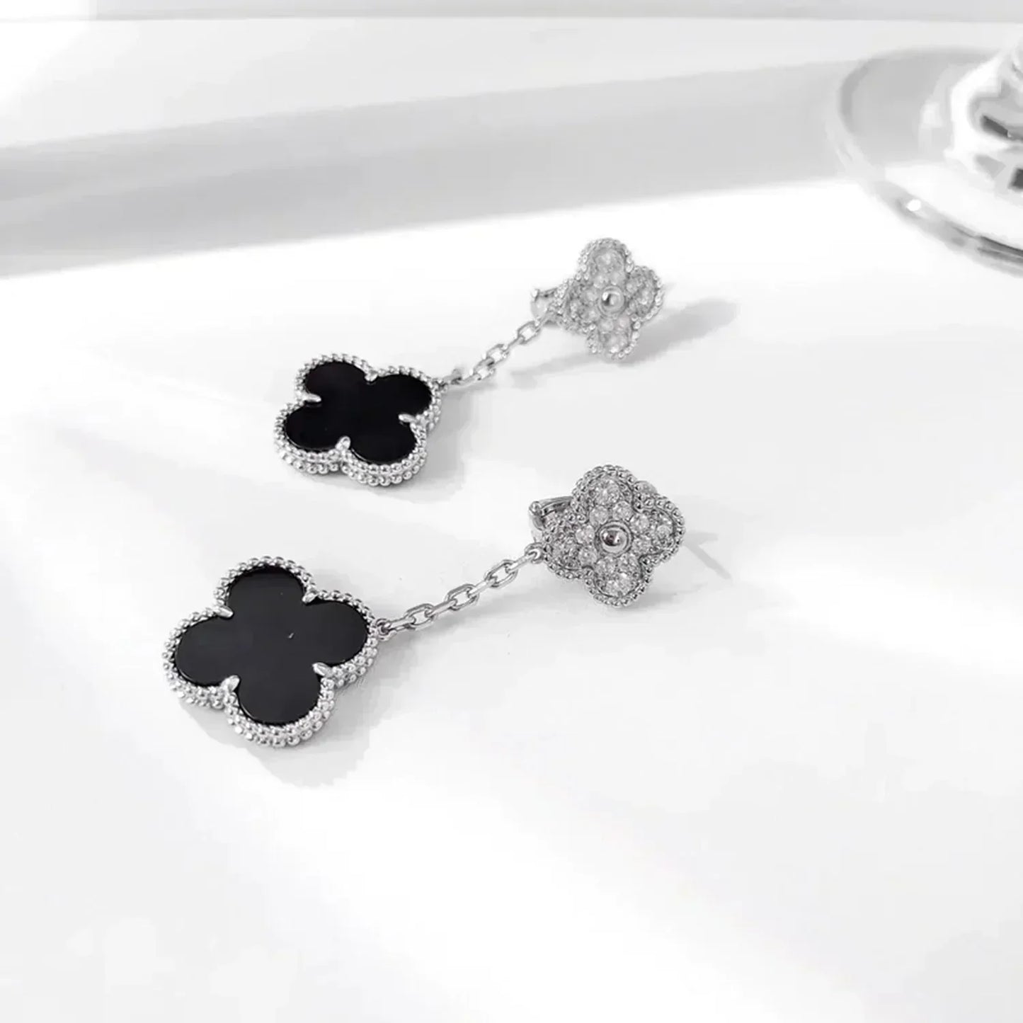 CLOVER 2 MOTIFS  DIAMOND ONYX EARRINGS SILVER