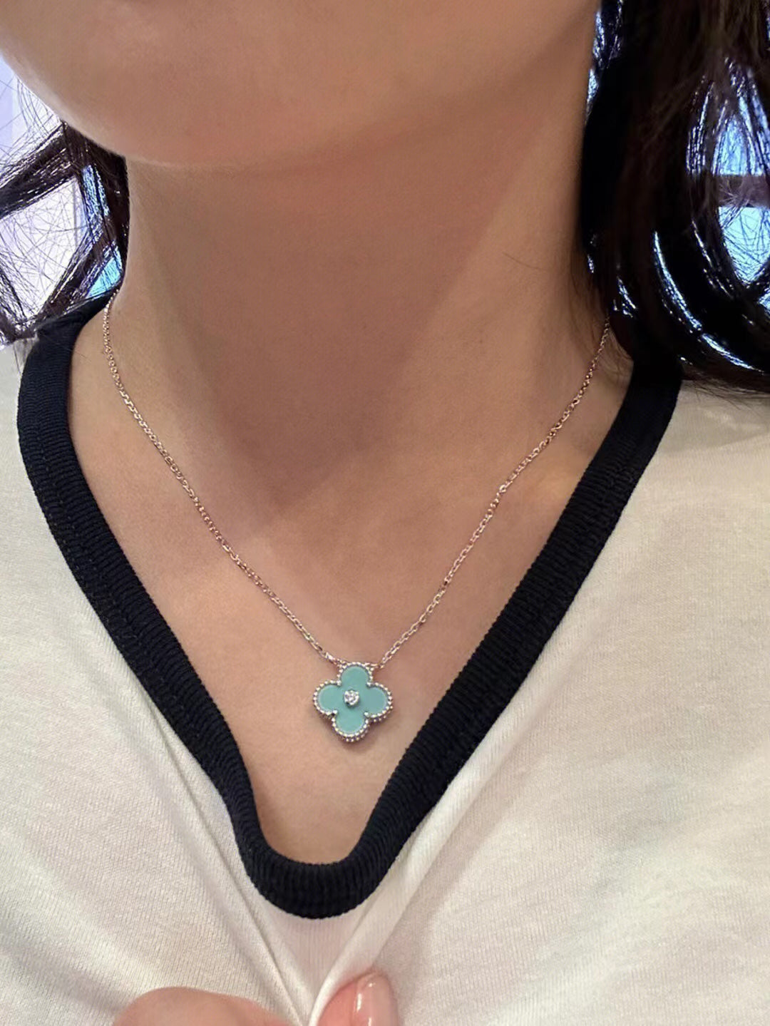 CLOVER 1 DIAMOND LIGHT BLUE SILVER NECKLACE