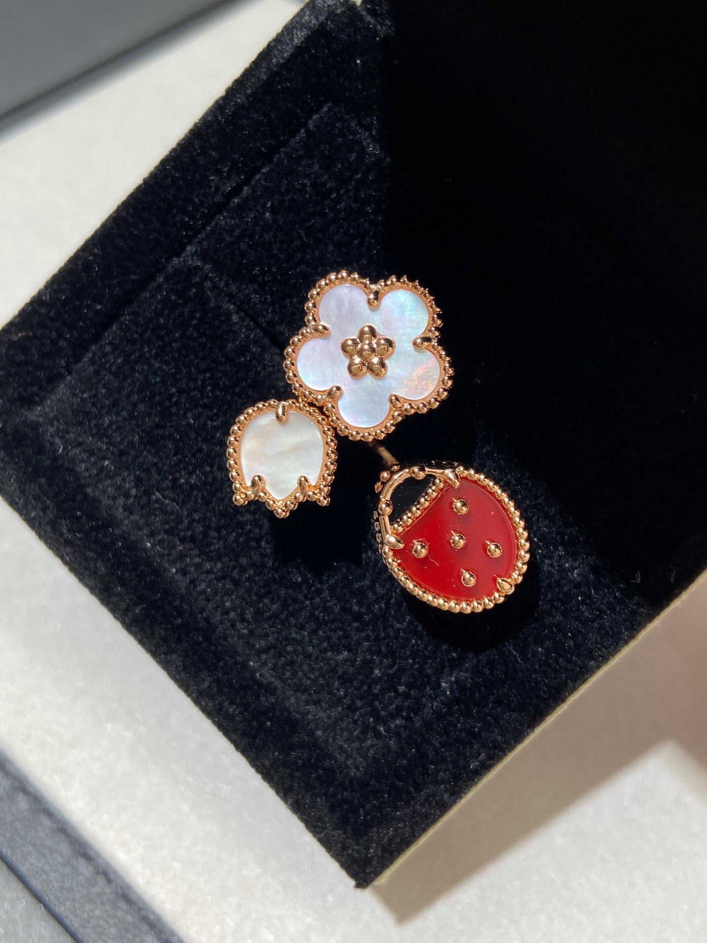 LUCKY 3 MOTIF ROSE GOLD RING