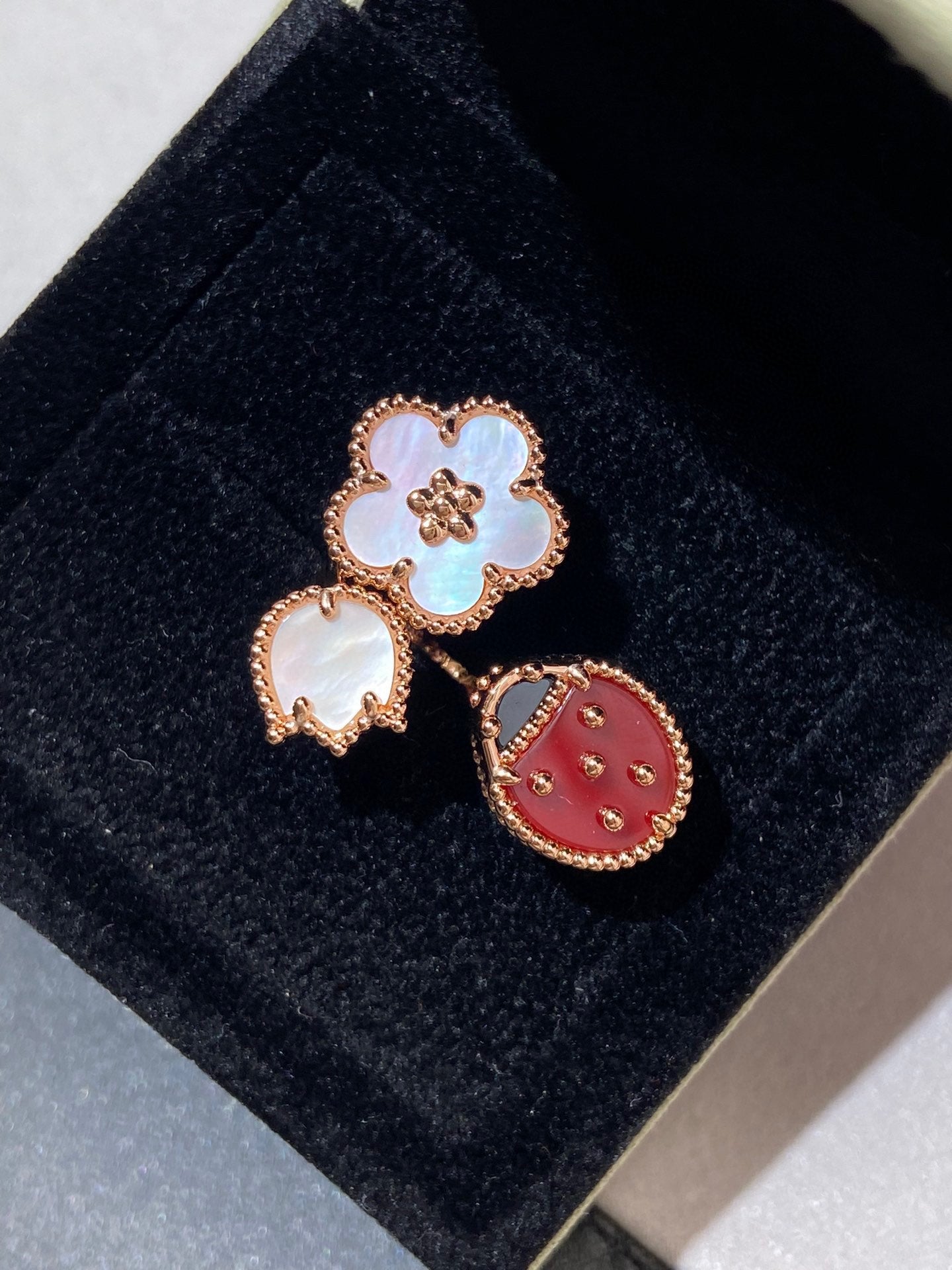 LUCKY 3 MOTIF ROSE GOLD RING