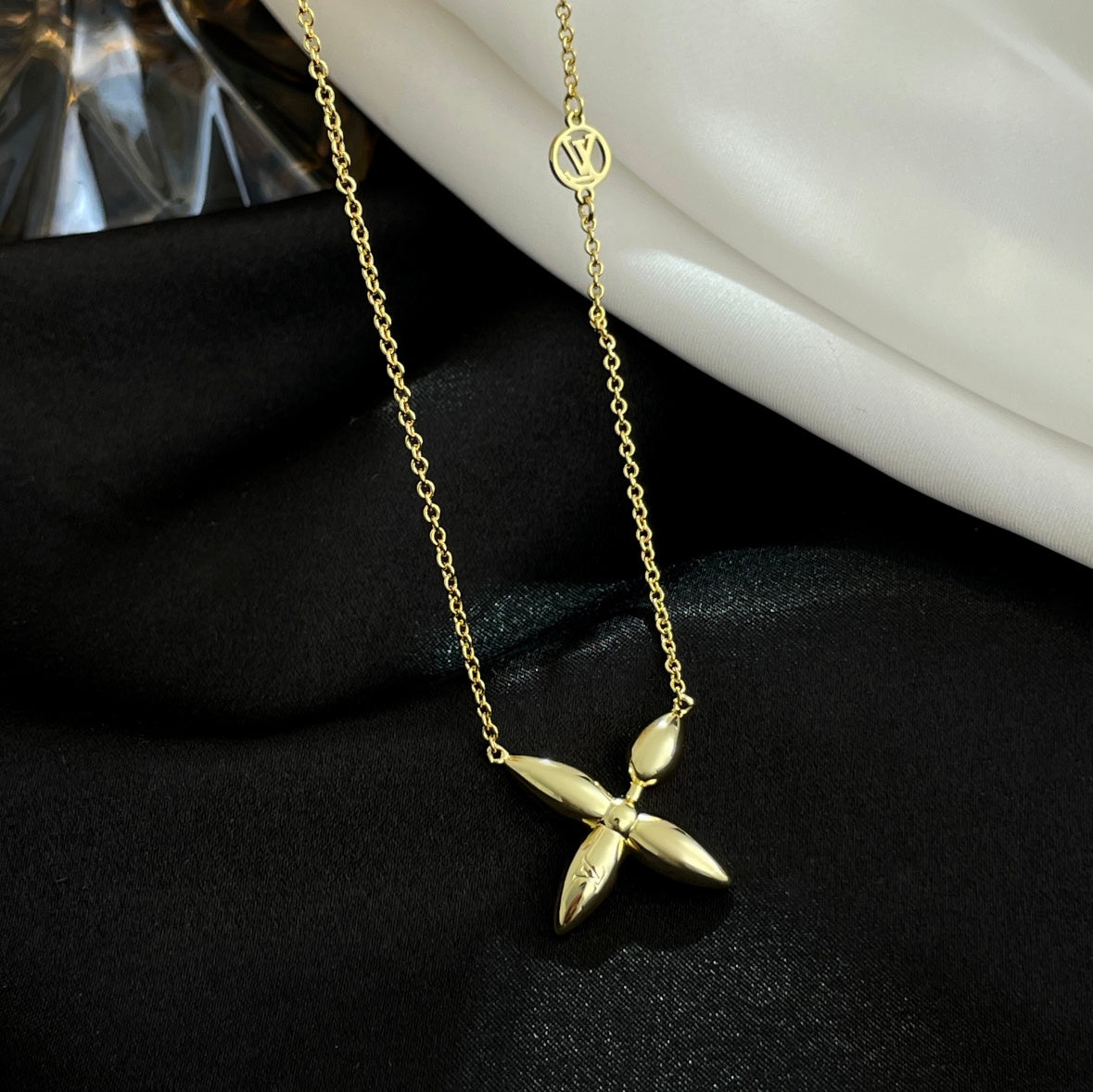 LOUISETTE GOLD NECKLACE