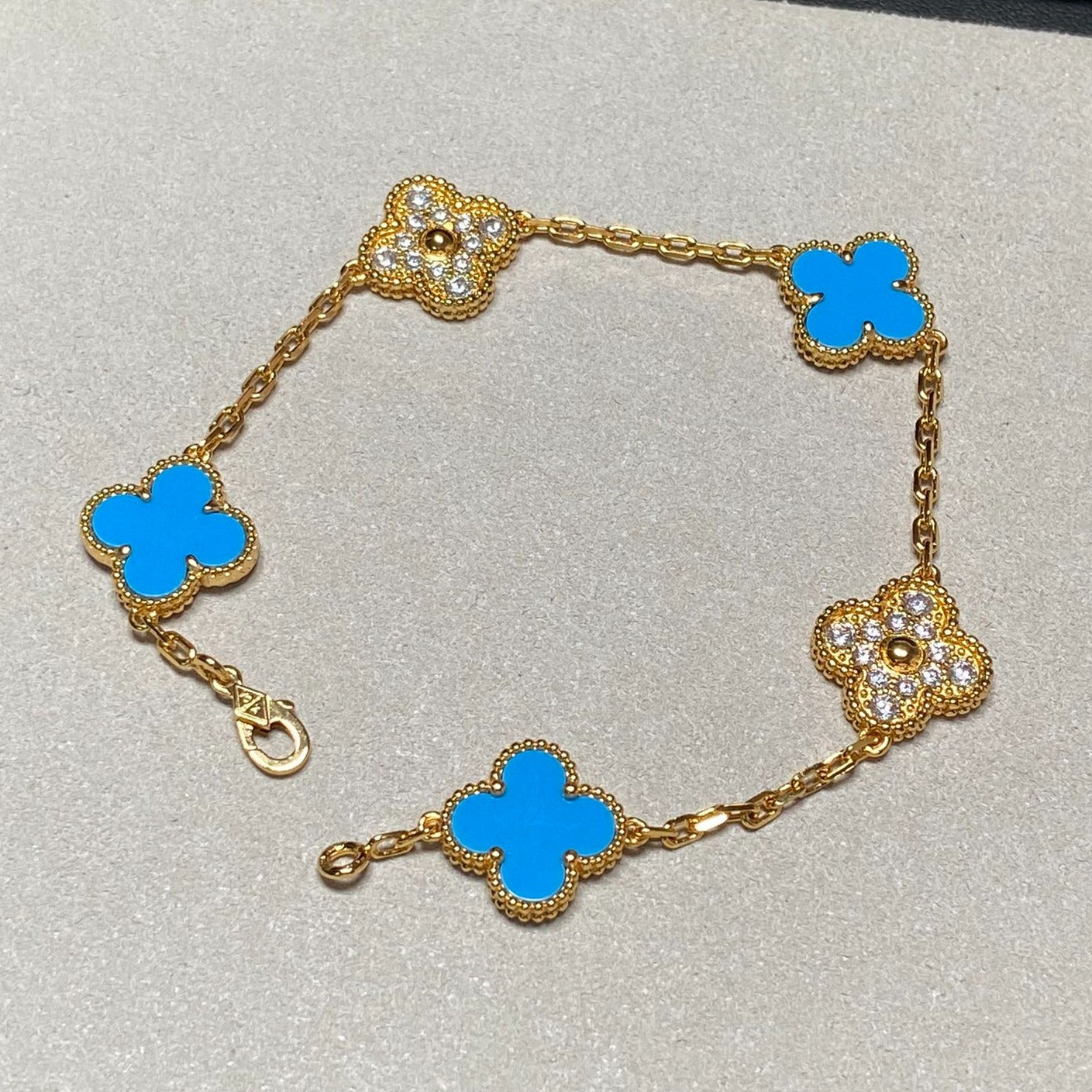 CLOVER 5 MOTIF BLUE CHALCEDONY DIAMOND GOLD BRACELET