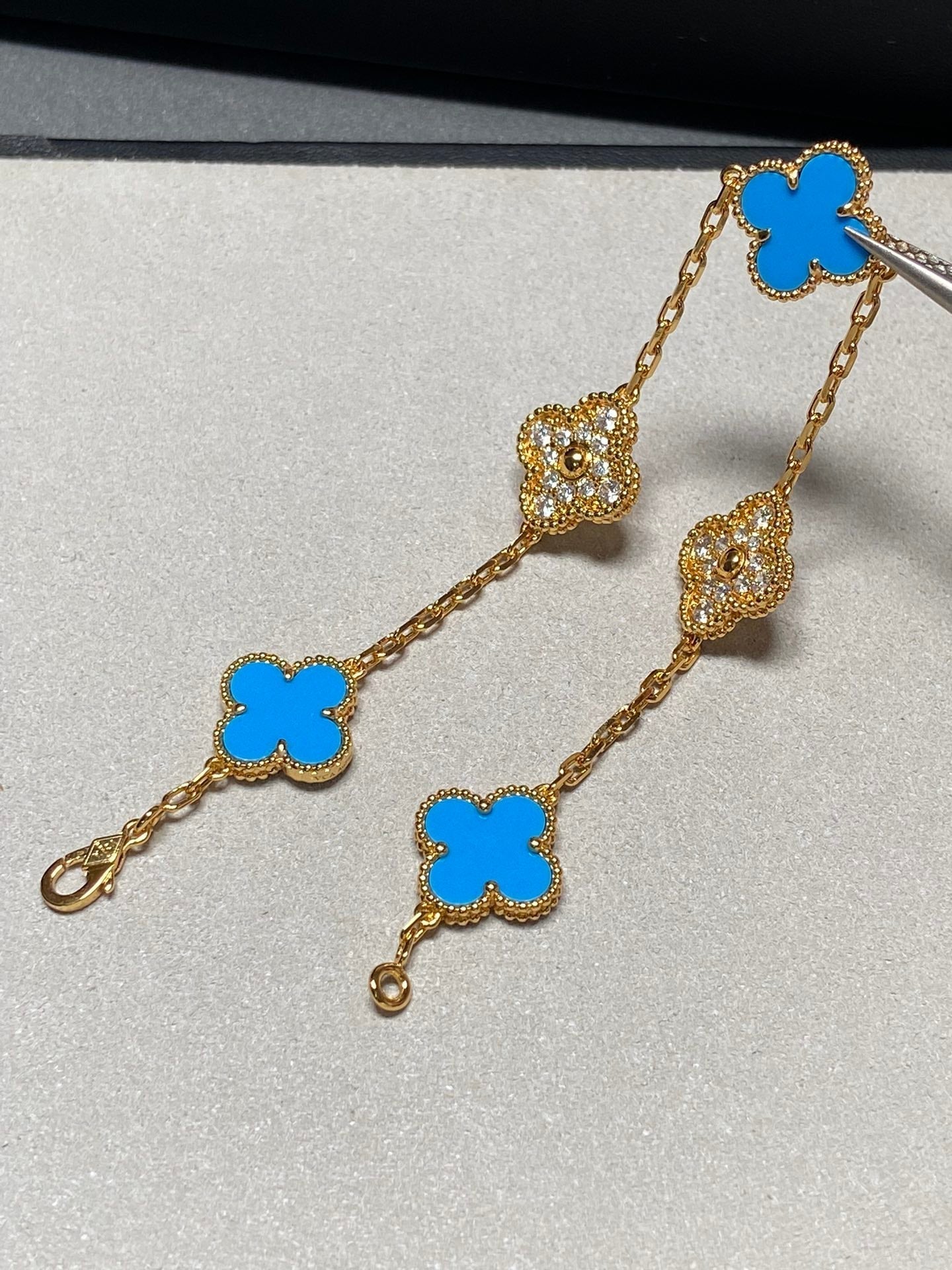 CLOVER 5 MOTIF BLUE CHALCEDONY DIAMOND GOLD BRACELET