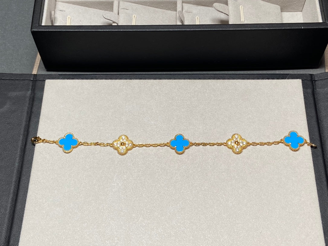 CLOVER 5 MOTIF BLUE CHALCEDONY DIAMOND GOLD BRACELET