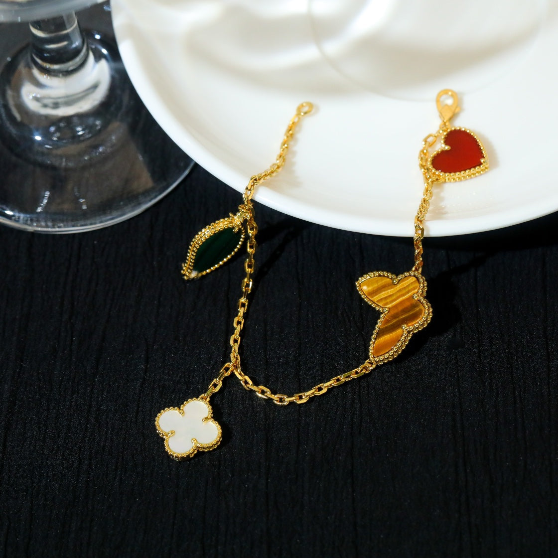 LUCKY SPRING 5 MOTIF GOLD BRACELET