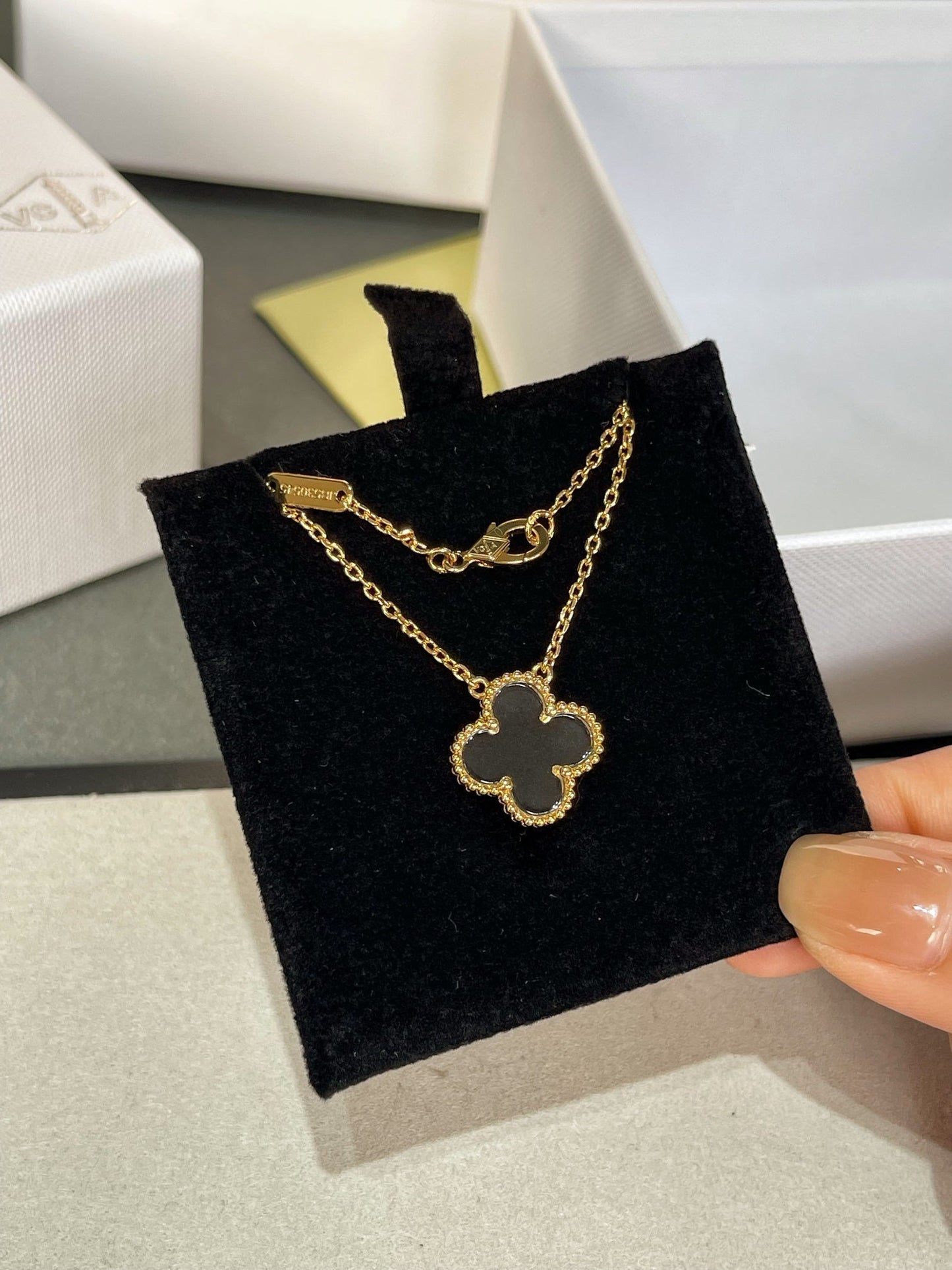 CLOVER ROCK CRYSTAL ROSE GOLD NECKLACE