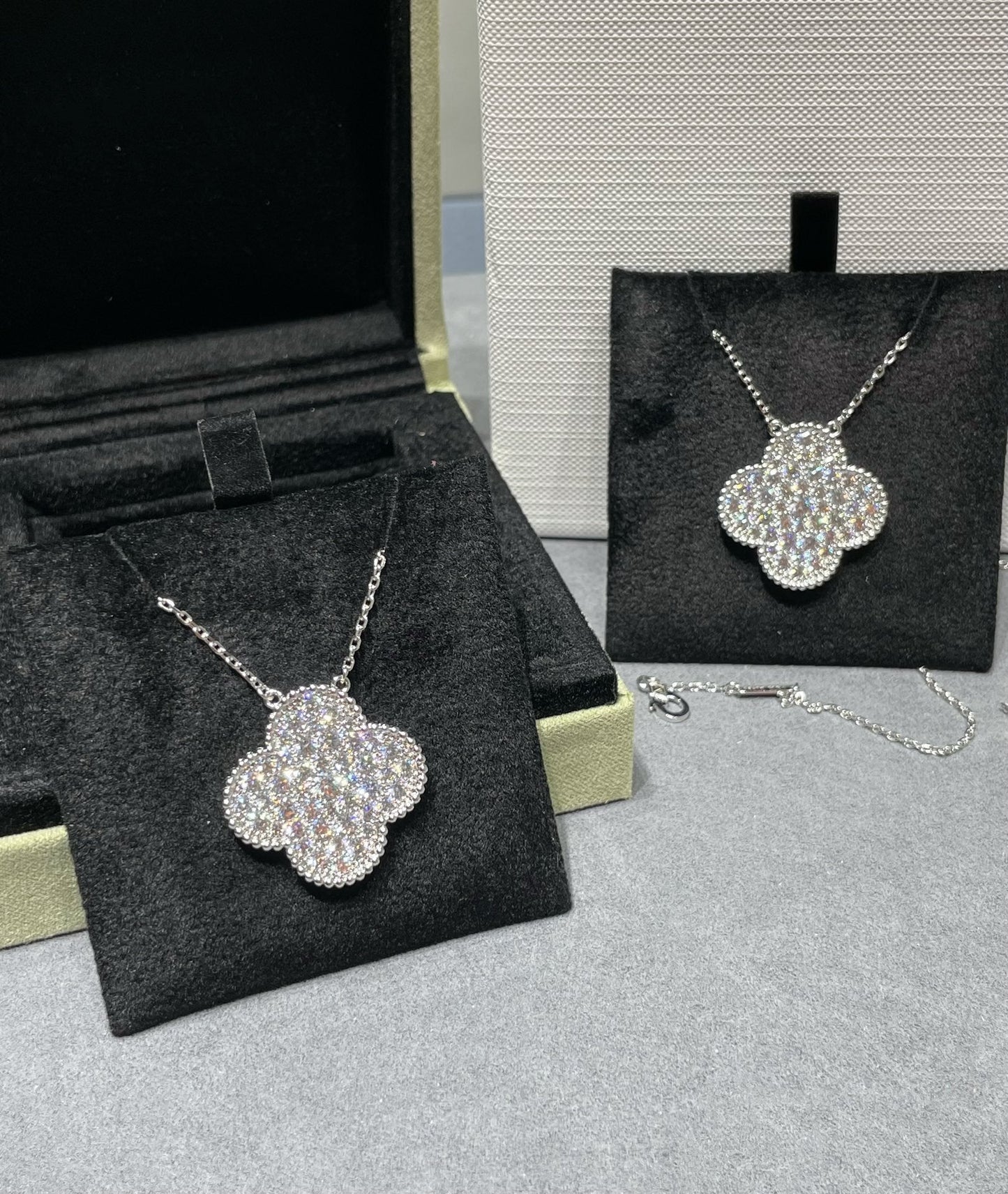 CLOVER 25MM LARGE PENDANT DIAMOND PAVED SILVER NECKLACE