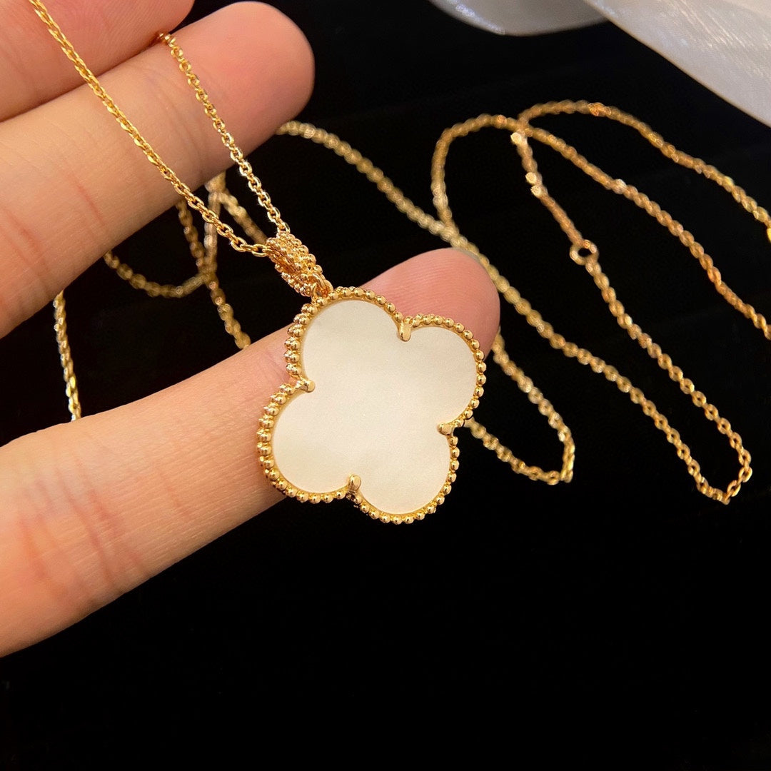 CLOVER 25MM MOP LARGE PENDANT NECKLACE