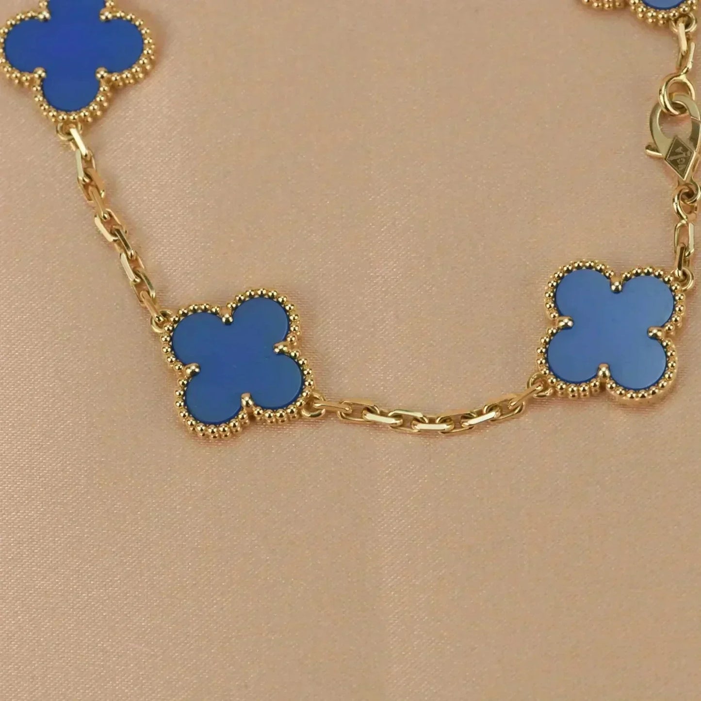 CLOVER 5 MOTIFS BLUE AGATE BRACELET