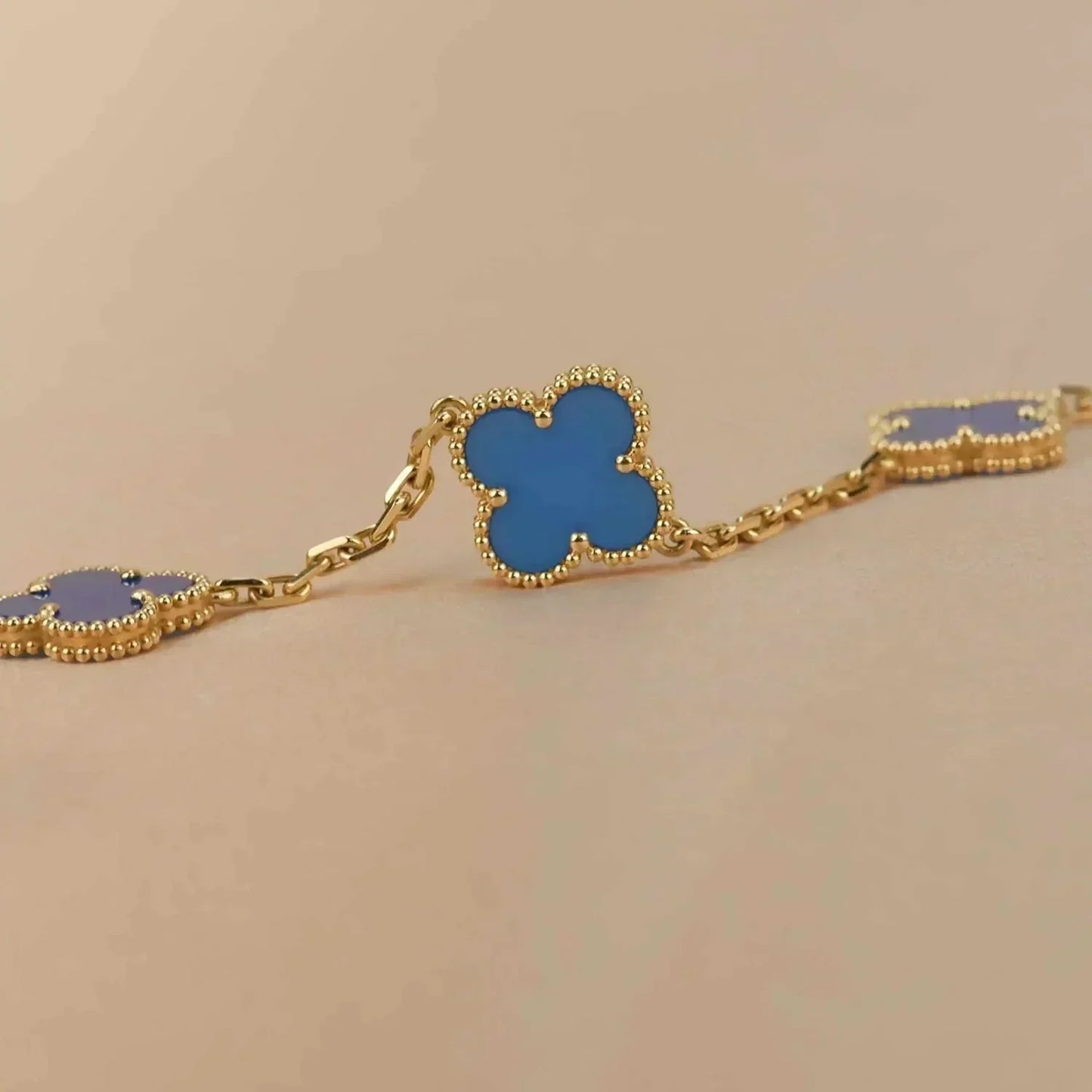 CLOVER 5 MOTIFS BLUE AGATE BRACELET