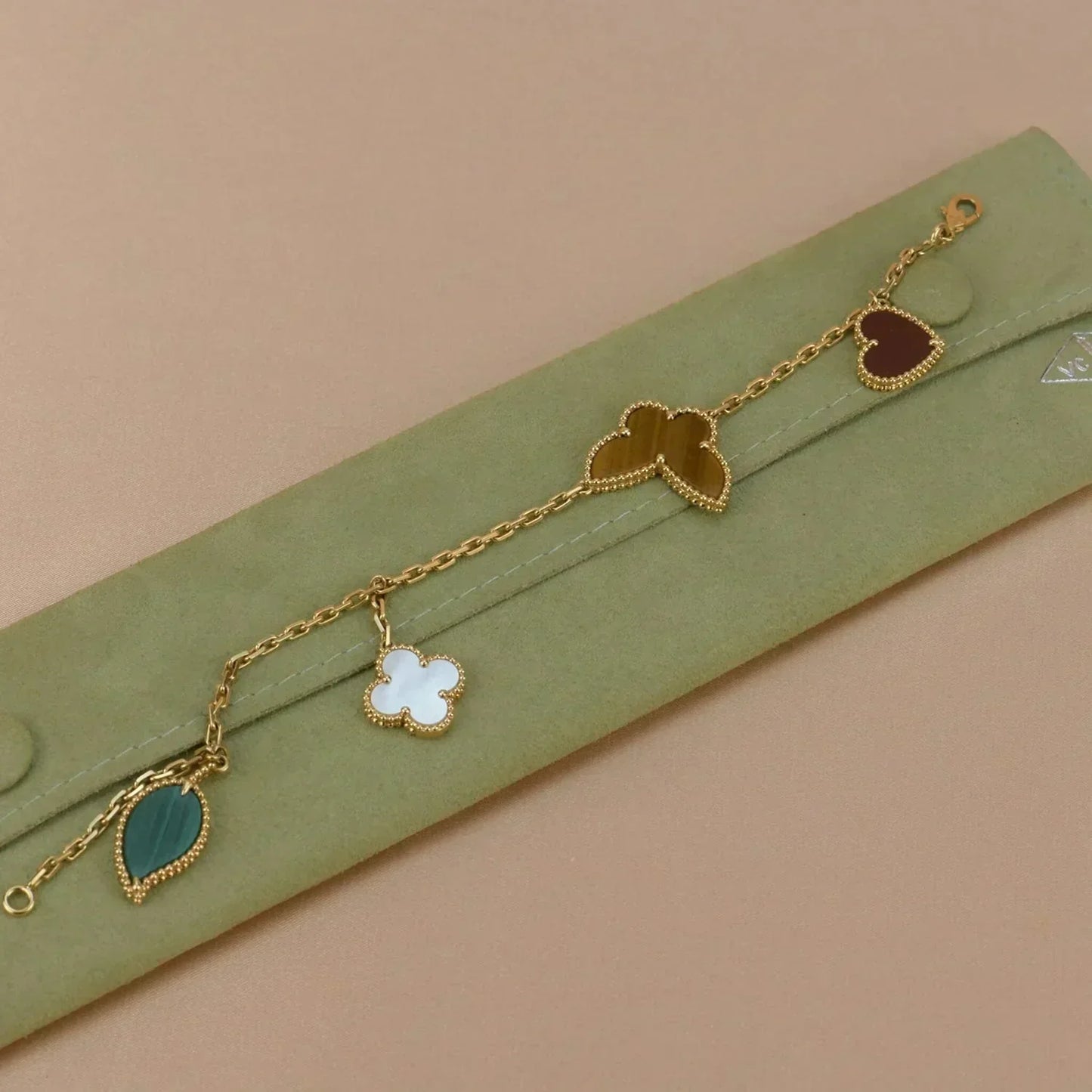 LUCKY SPRING 5 MOTIF GOLD BRACELET