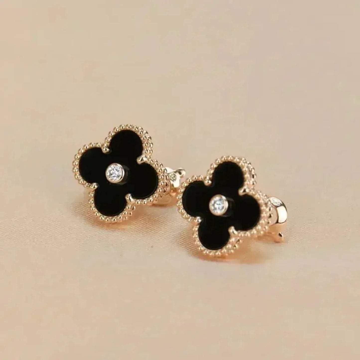 CLOVER MEDIUM 1 MOTIFS ONYX DIAMOND EARRINGS