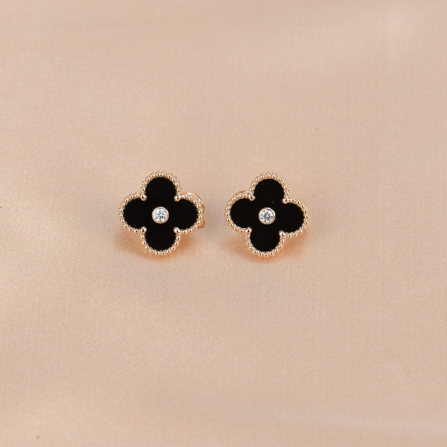 CLOVER MEDIUM 1 MOTIFS ONYX DIAMOND EARRINGS