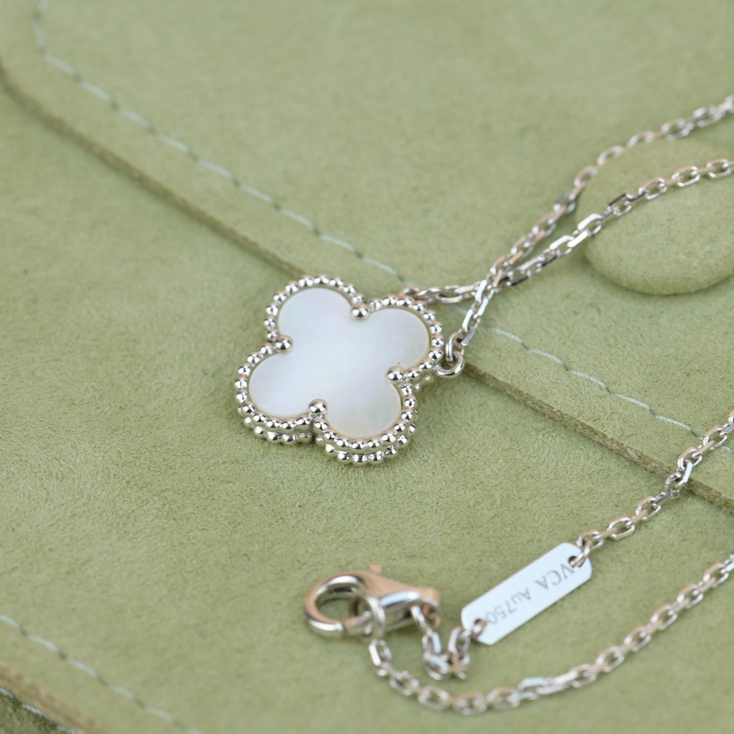 CLOVER  15MM WHITE MOTHER-OF-PEARL SILVER